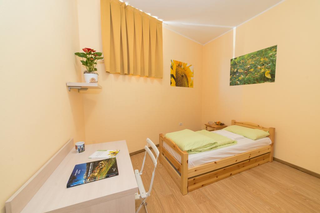 Hostel L'Ost - Ostello Di Grumes Buitenkant foto